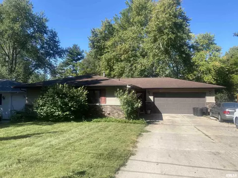 941 2nd St, Riverton, IL 62561
