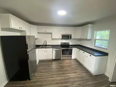 2101 E Cornell Ave, Springfield, IL 62703 photo 4