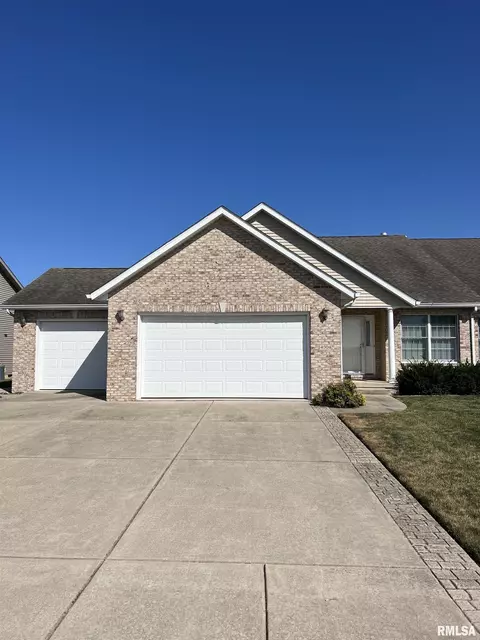 4504 Castle Pines Dr, Springfield, IL 62711