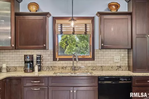 1615 Tozer Rd, Springfield, IL 62707 photo 8