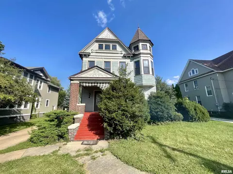 227 Maple Ave, Galesburg, IL 61401