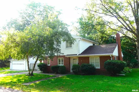 72 Victoria Ave, Galesburg, IL 61401
