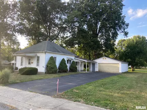 815 E Bidwell St, Taylorville, IL 62568