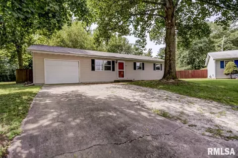 1117 Grant Ct, Taylorville, IL 62568