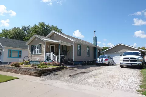 532 Oak St, Galesburg, IL 61401