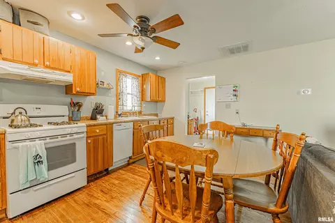 208 Maple St, Armington, IL 61721 photo 7