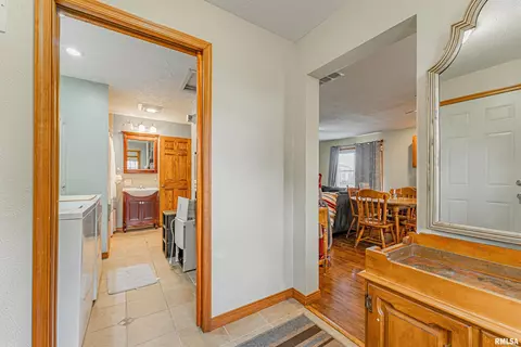 208 Maple St, Armington, IL 61721 photo 9