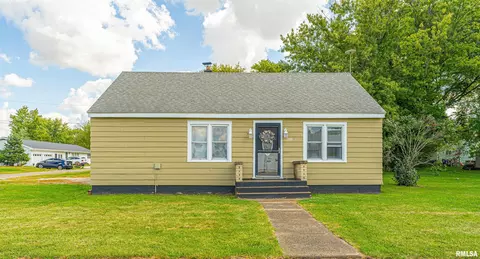 208 Maple St, Armington, IL 61721
