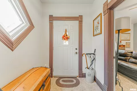 111 N Vine St, Mount Pulaski, IL 62548 photo 3