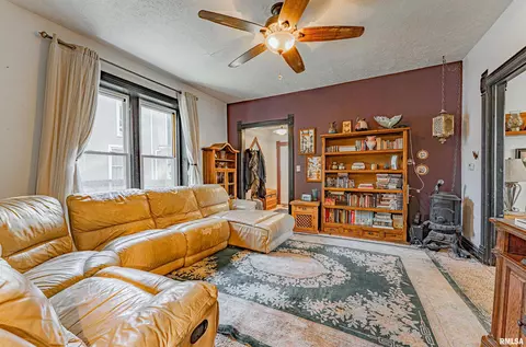 111 N Vine St, Mount Pulaski, IL 62548 photo 5
