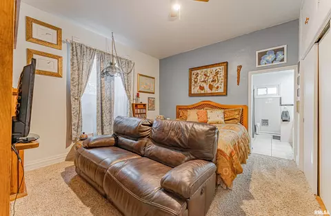 111 N Vine St, Mount Pulaski, IL 62548 photo 16