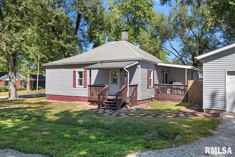 524 S 2nd St, Divernon, IL 62530