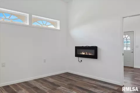 26142 E 1st Rd, Waggoner, IL 62572 photo 73
