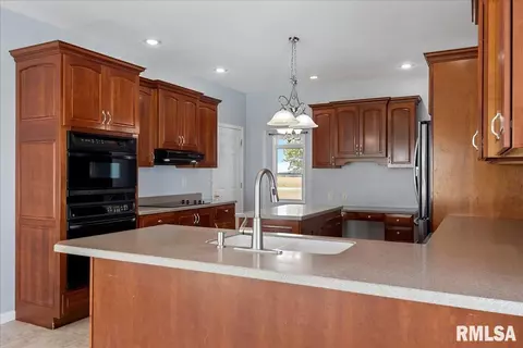26142 E 1st Rd, Waggoner, IL 62572 photo 15