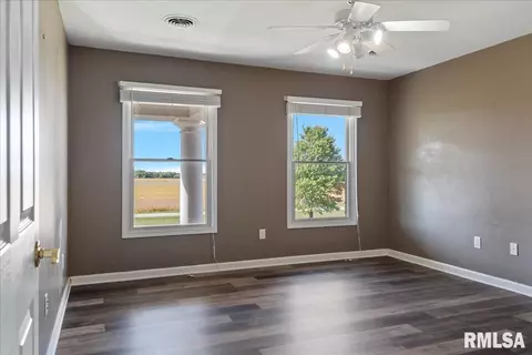 26142 E 1st Rd, Waggoner, IL 62572 photo 42
