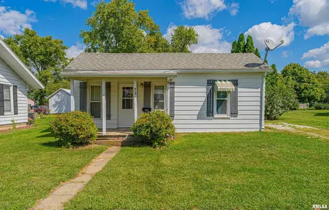 413 NW Main St, Hopedale, IL 61747