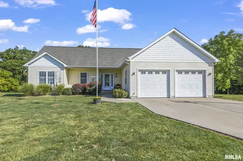 19956 Oakwood Ln, Petersburg, IL 62675