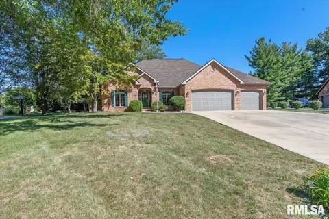 26 Georgetowne Rd, Sherman, IL 62684