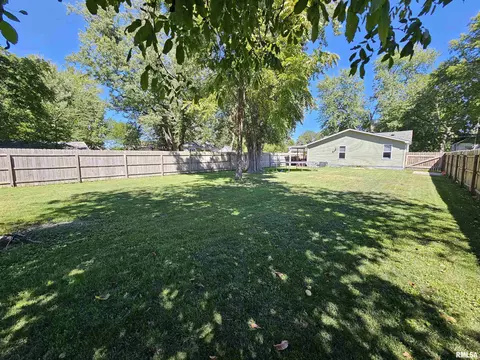 611 N Main St, Athens, IL 62613 photo 22