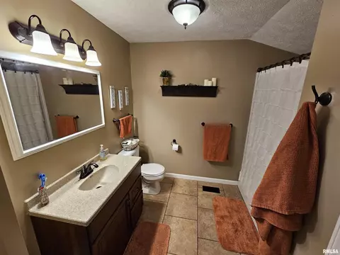 611 N Main St, Athens, IL 62613 photo 17