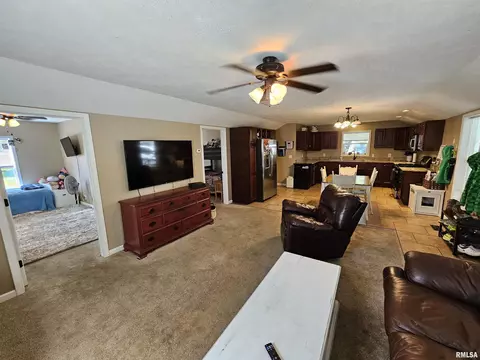 611 N Main St, Athens, IL 62613 photo 7