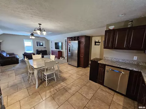 611 N Main St, Athens, IL 62613 photo 11