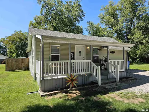611 N Main St, Athens, IL 62613