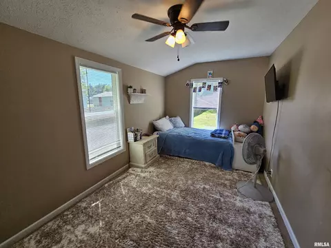 611 N Main St, Athens, IL 62613 photo 12