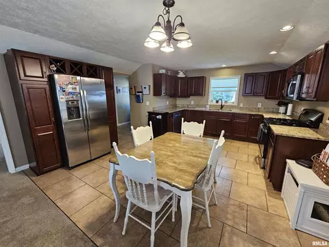 611 N Main St, Athens, IL 62613 photo 9