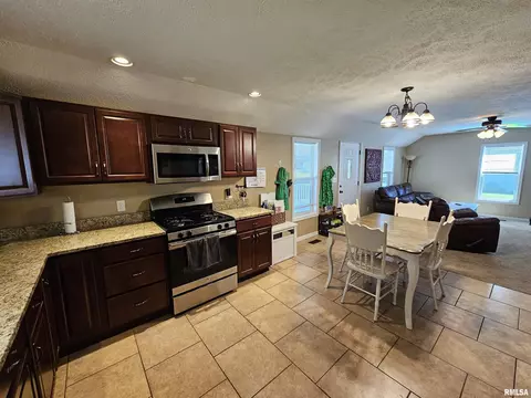 611 N Main St, Athens, IL 62613 photo 10