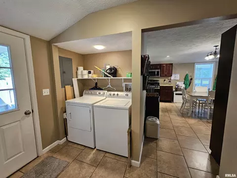 611 N Main St, Athens, IL 62613 photo 19