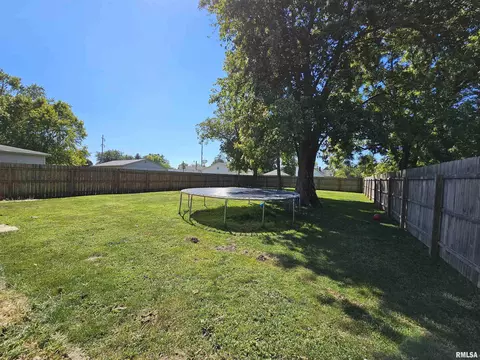 611 N Main St, Athens, IL 62613 photo 20