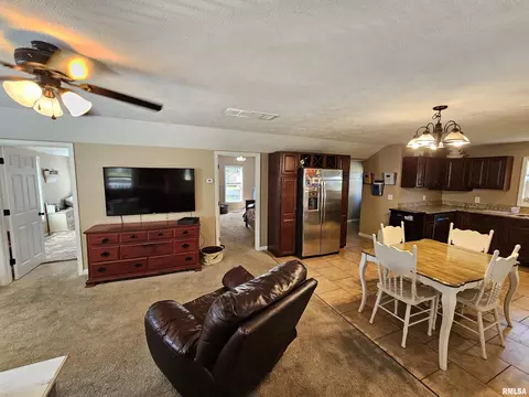 611 N Main St, Athens, IL 62613 photo 6