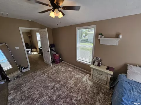 611 N Main St, Athens, IL 62613 photo 14