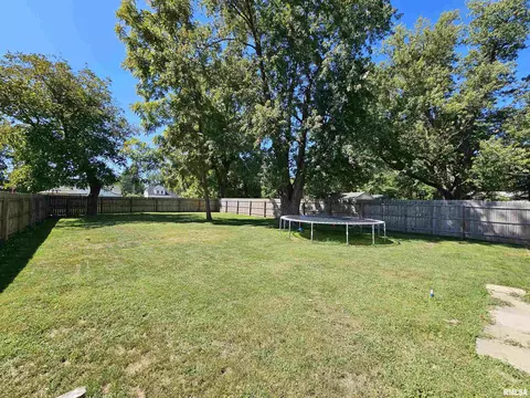 611 N Main St, Athens, IL 62613 photo 21