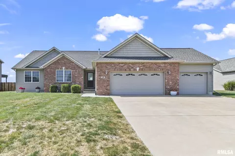 809 Racastle Rd, Chatham, IL 62629