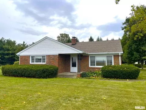 561 W Adams St, Greenview, IL 62642