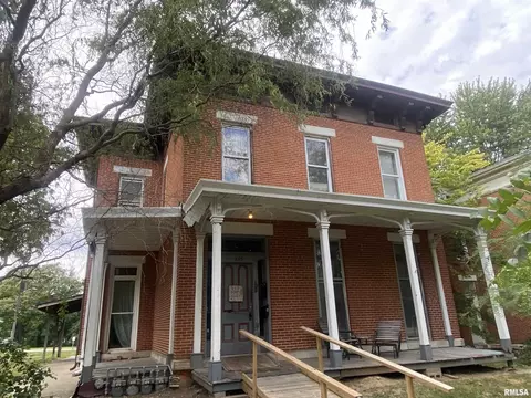 823 N 5th St, Quincy, IL 62301