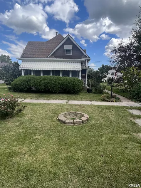 823 N A St, Monmouth, IL 61462