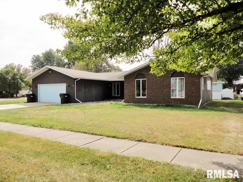 428 E Heights Ave, Taylorville, IL 62568