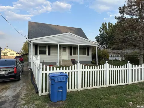 312 N Simpson St, Taylorville, IL 62568