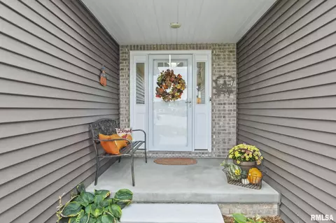 391 Abigail Dr, Springfield, IL 62711 photo 2