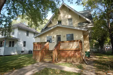 1025 Sumner St, Carlinville, IL 62626