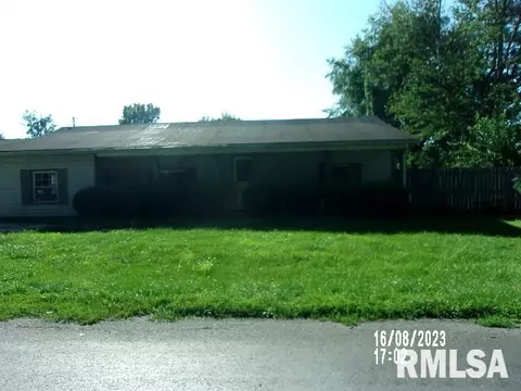 365 S Bissell St, Virden, IL 62690