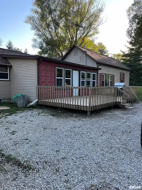 208 S John Wayne Rd, Dawson, IL 62520 photo 3