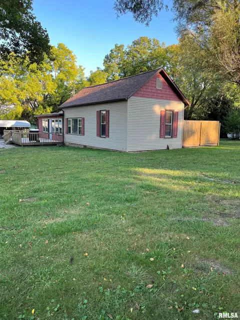 208 S John Wayne Rd, Dawson, IL 62520 photo 2