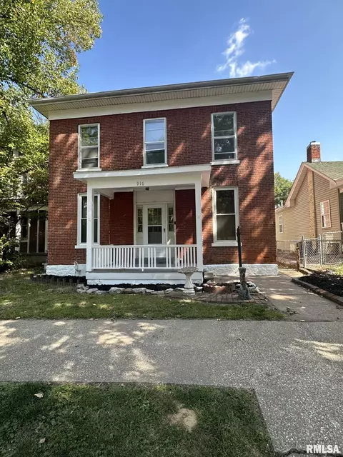 916 N 5th St, Quincy, IL 62301