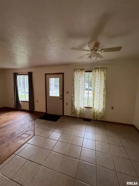 2013 E Keys Ave, Springfield, IL 62702 photo 4