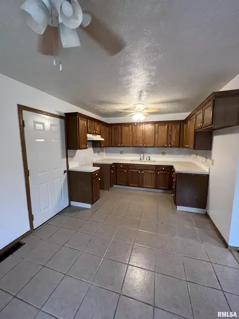 2013 E Keys Ave, Springfield, IL 62702 photo 6