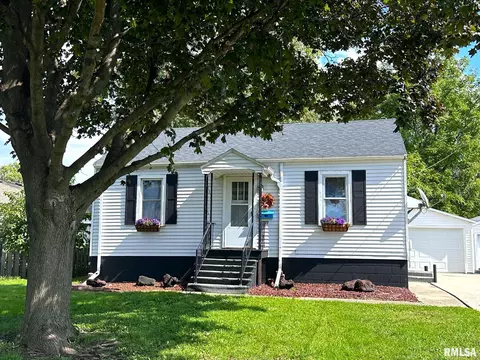 1303 Monroe St, Galesburg, IL 61401